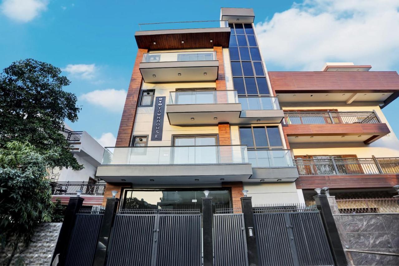 Townhouse Xanthe Hotel Noida Bagian luar foto