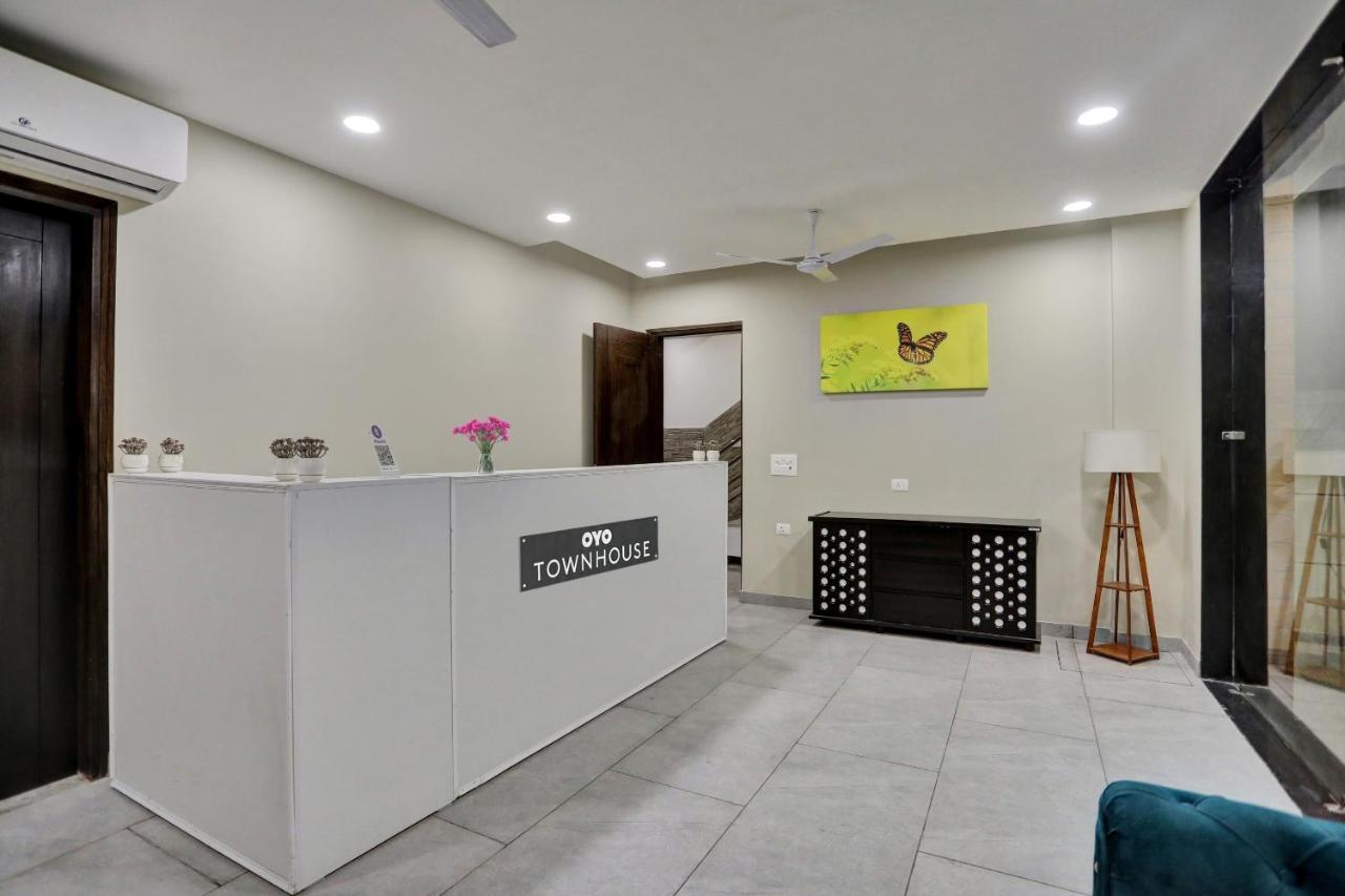 Townhouse Xanthe Hotel Noida Bagian luar foto