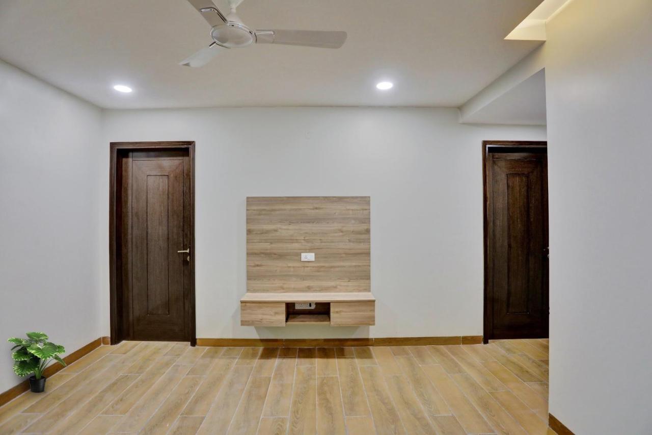 Townhouse Xanthe Hotel Noida Bagian luar foto