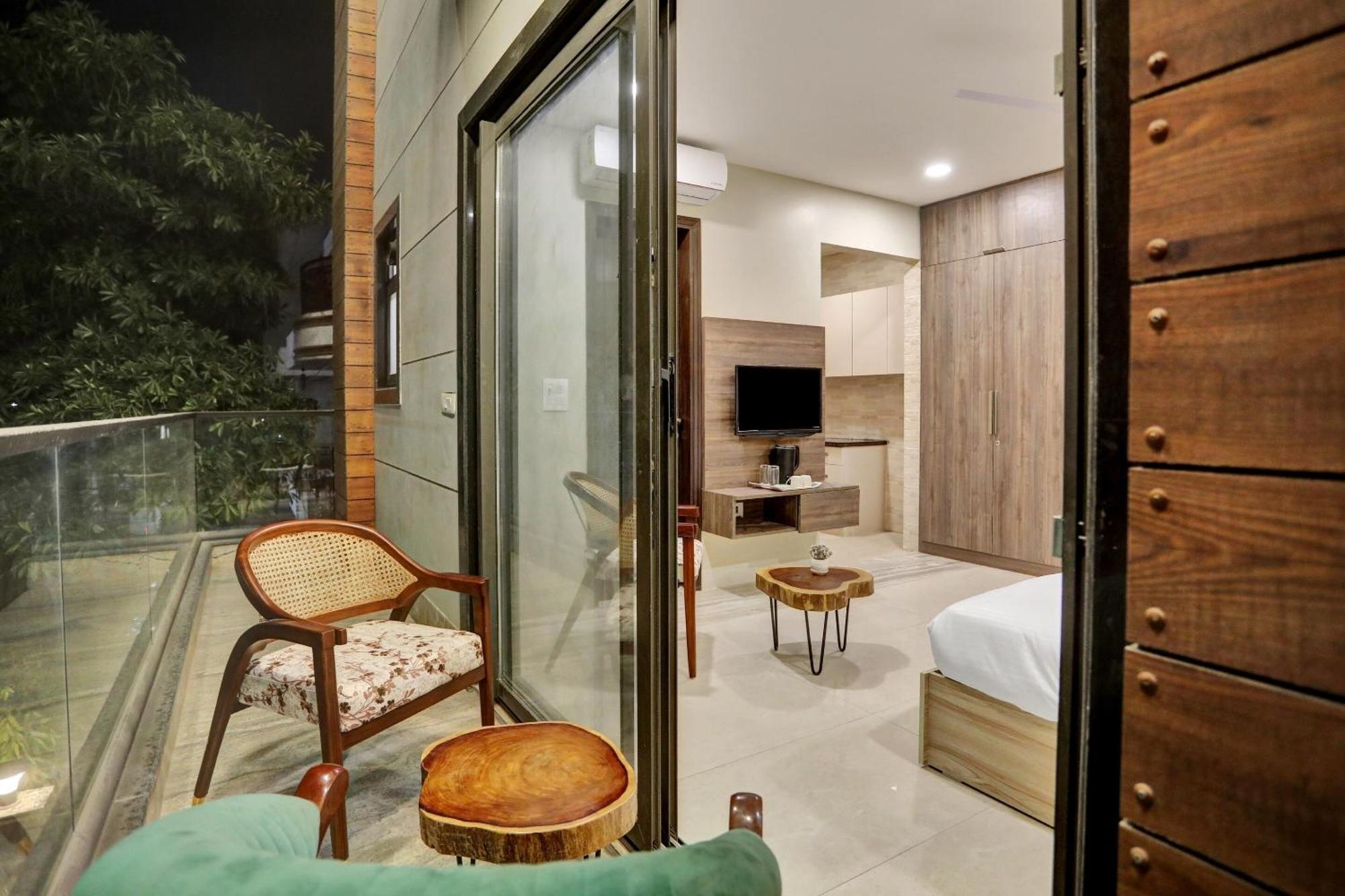 Townhouse Xanthe Hotel Noida Bagian luar foto