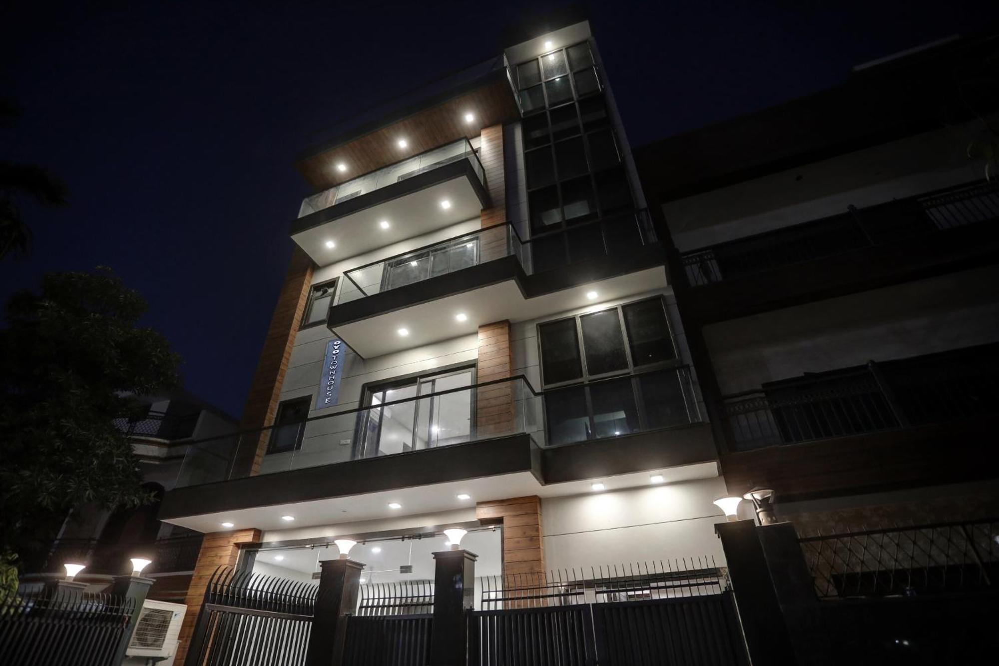 Townhouse Xanthe Hotel Noida Bagian luar foto