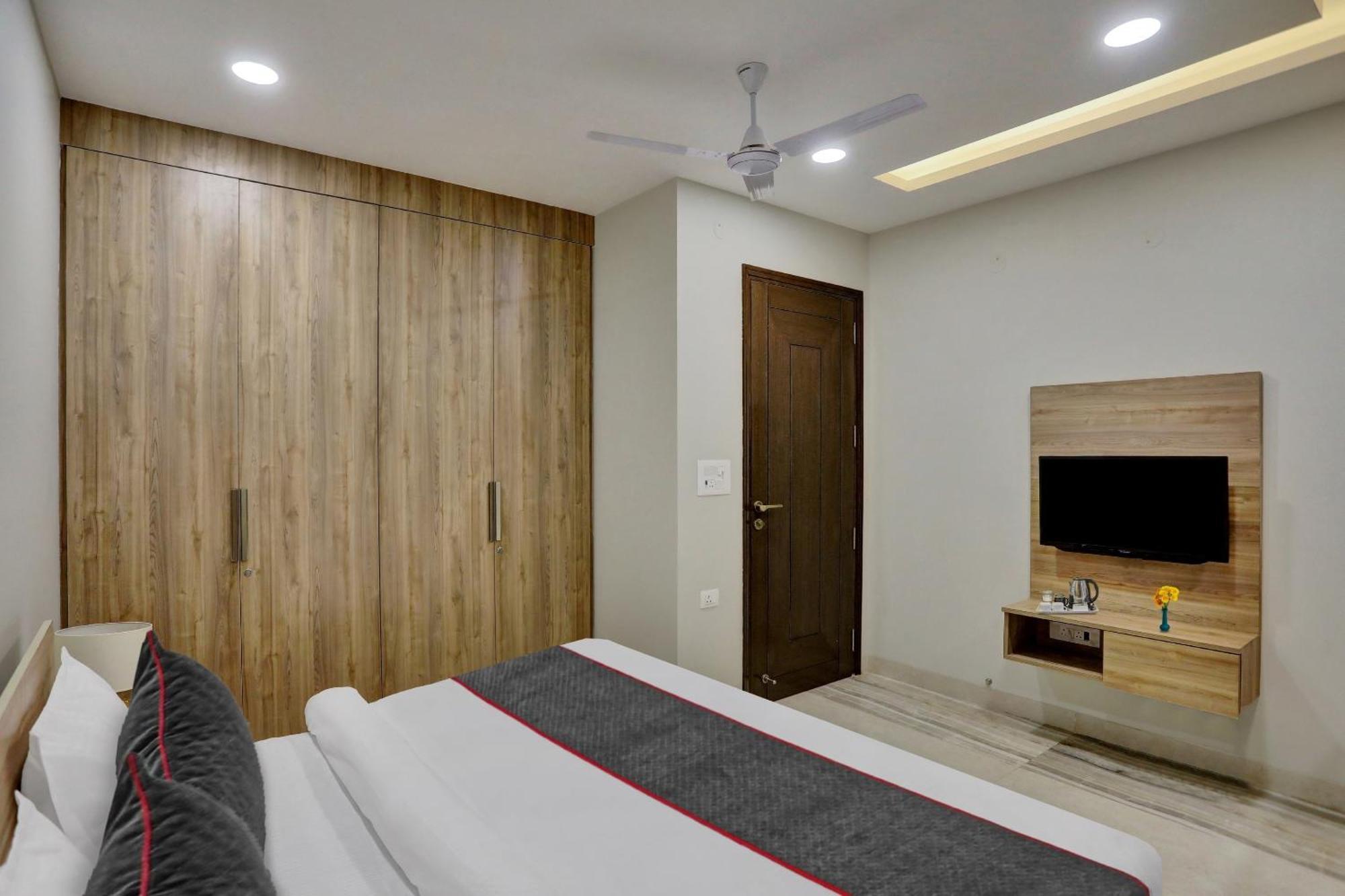 Townhouse Xanthe Hotel Noida Bagian luar foto