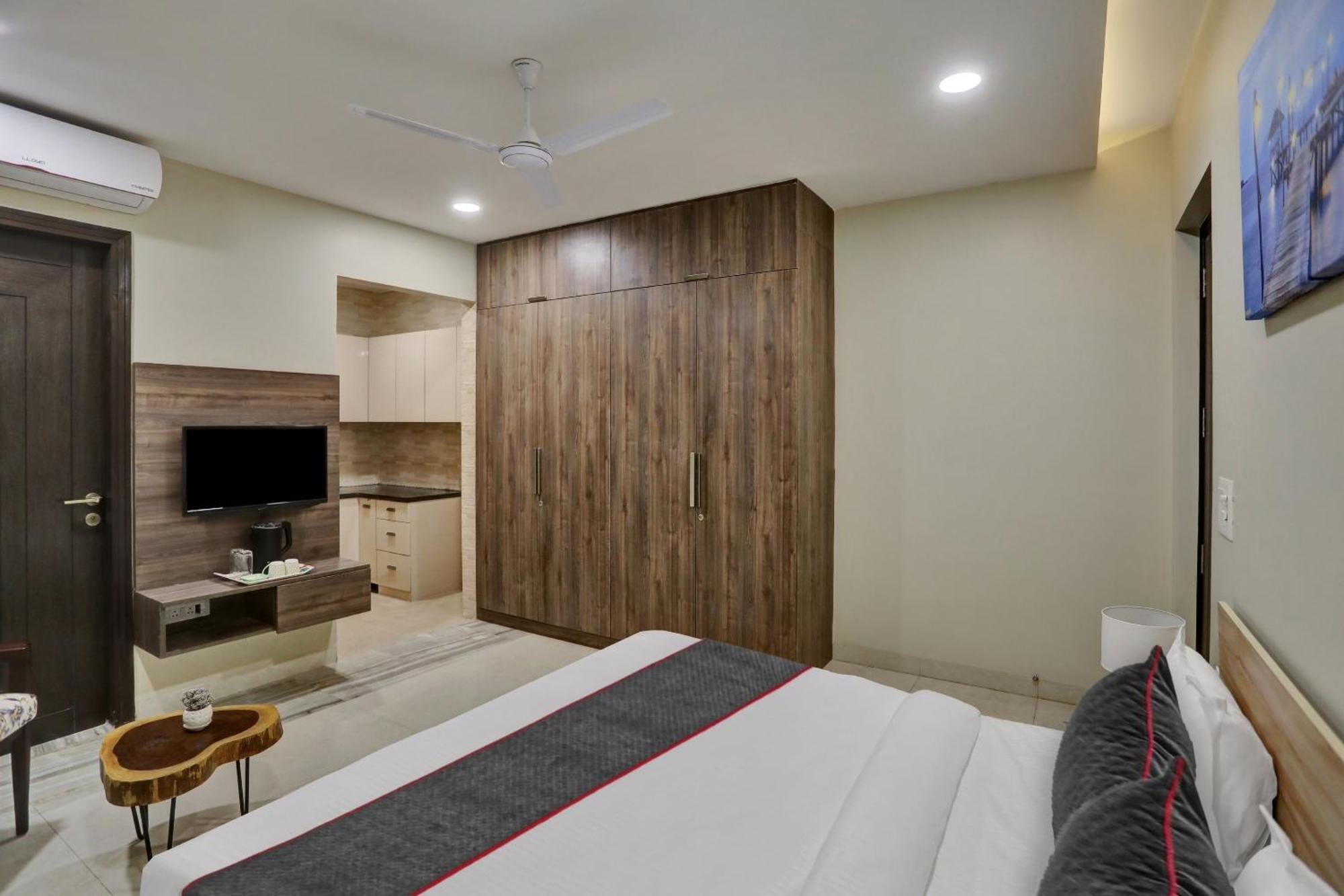 Townhouse Xanthe Hotel Noida Bagian luar foto