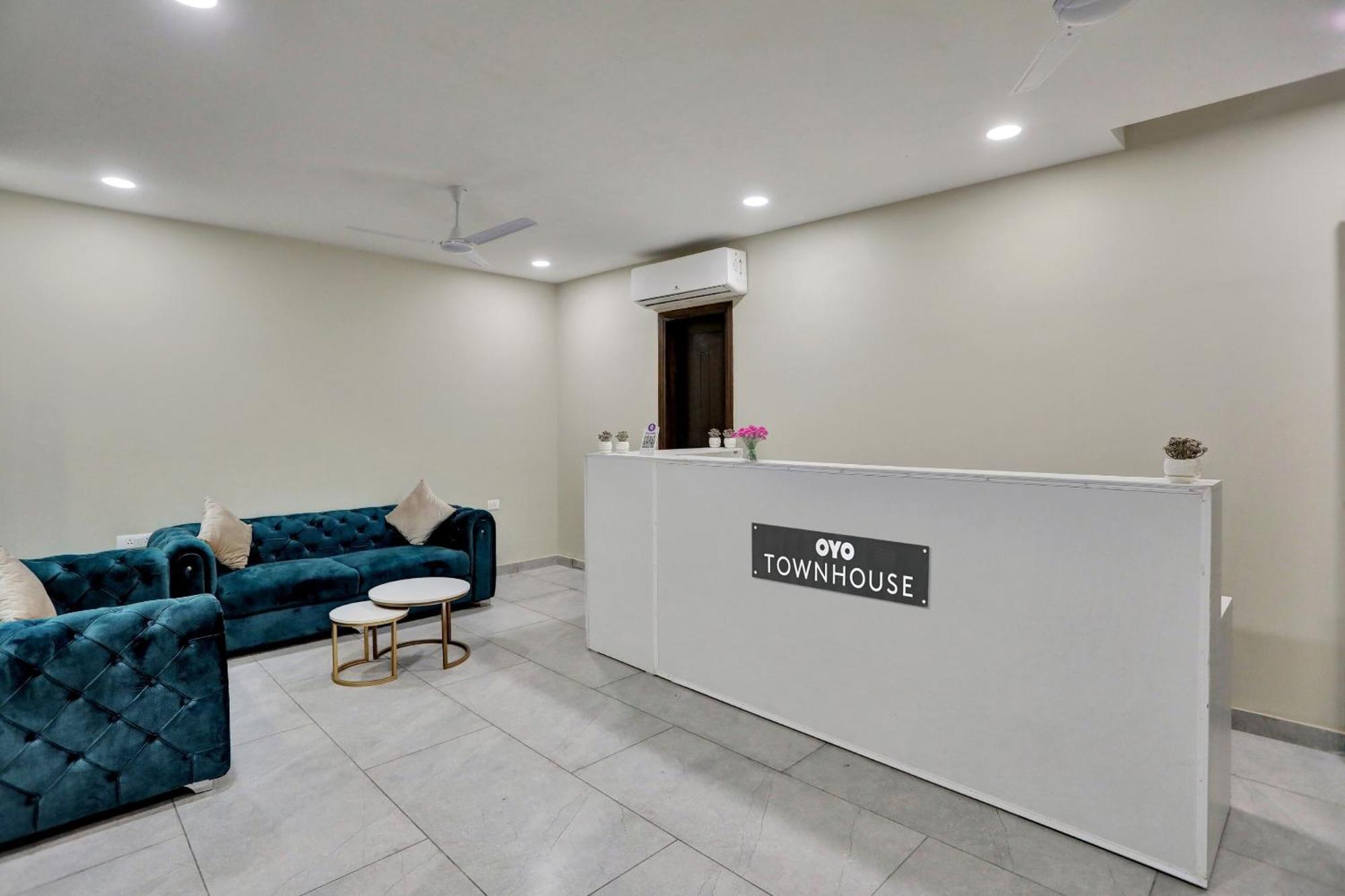 Townhouse Xanthe Hotel Noida Bagian luar foto