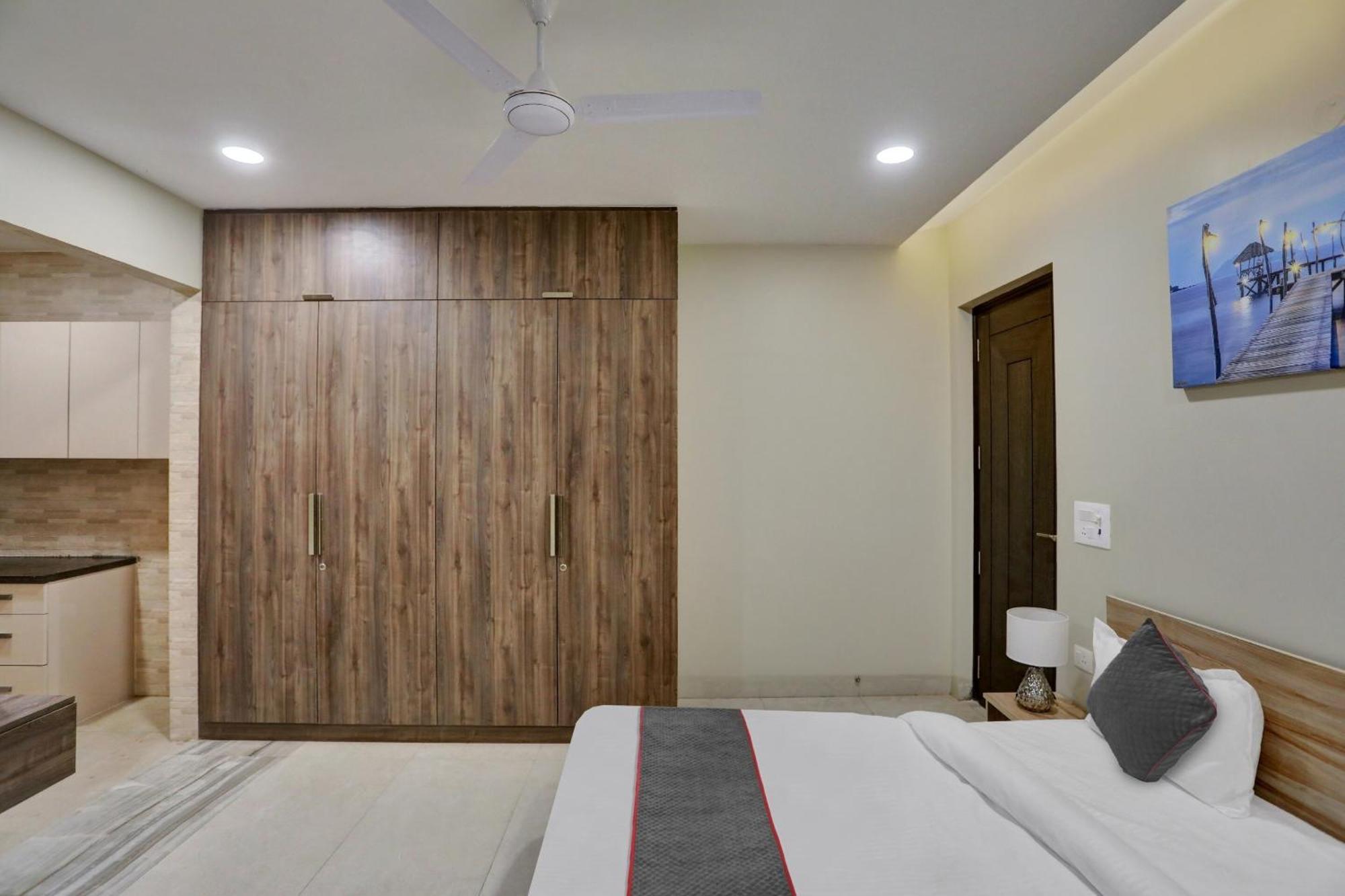 Townhouse Xanthe Hotel Noida Bagian luar foto