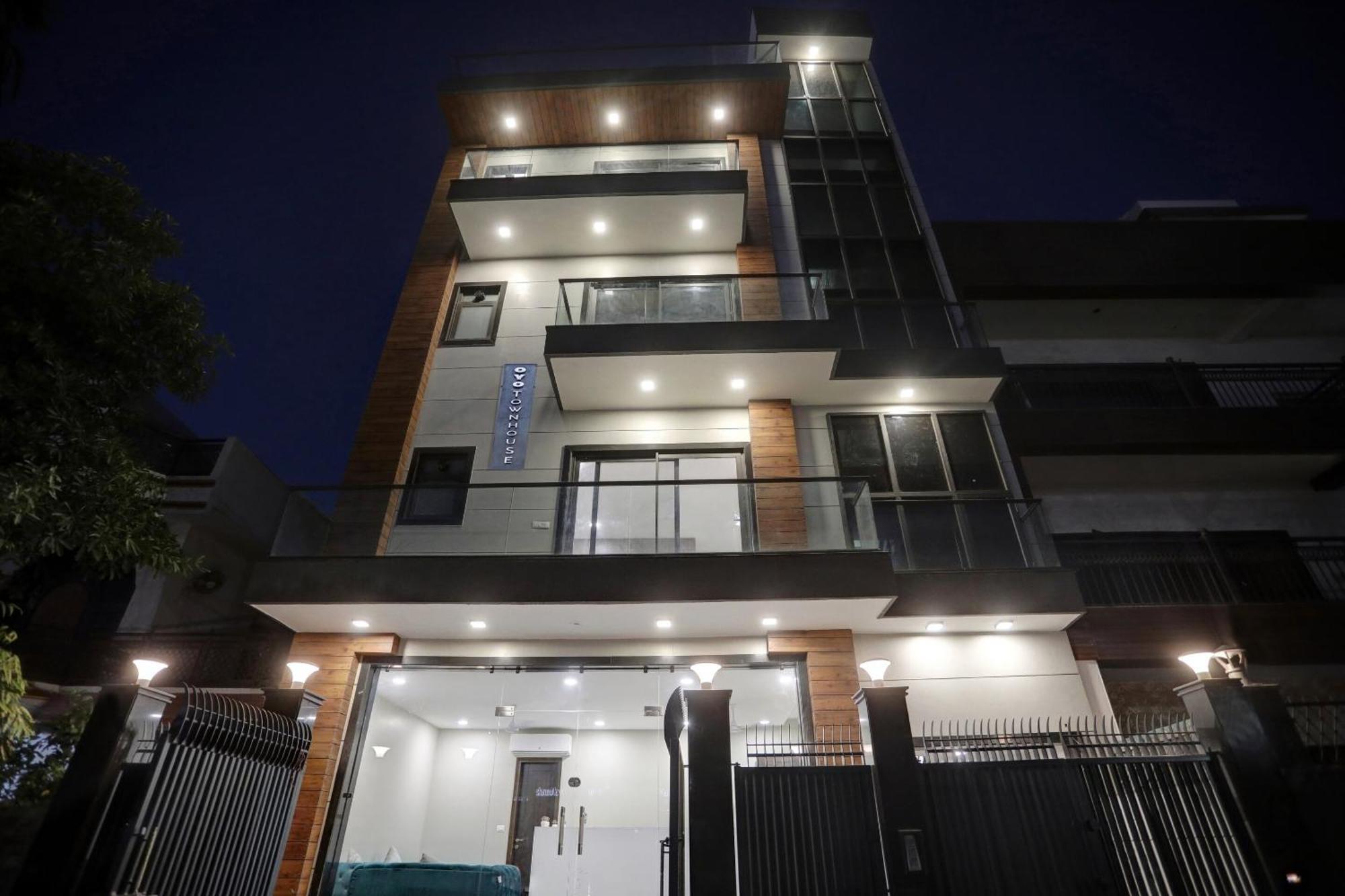 Townhouse Xanthe Hotel Noida Bagian luar foto