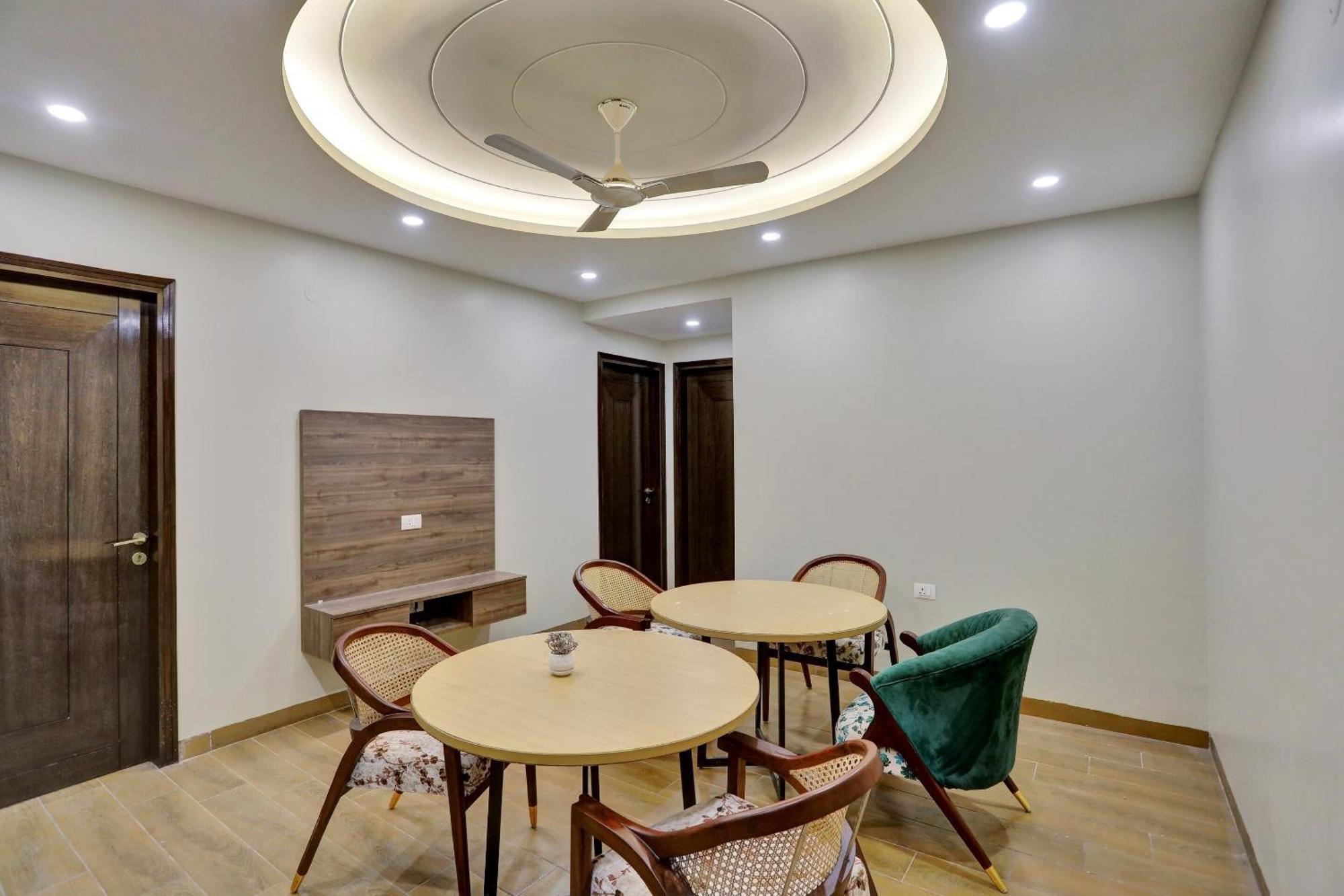Townhouse Xanthe Hotel Noida Bagian luar foto