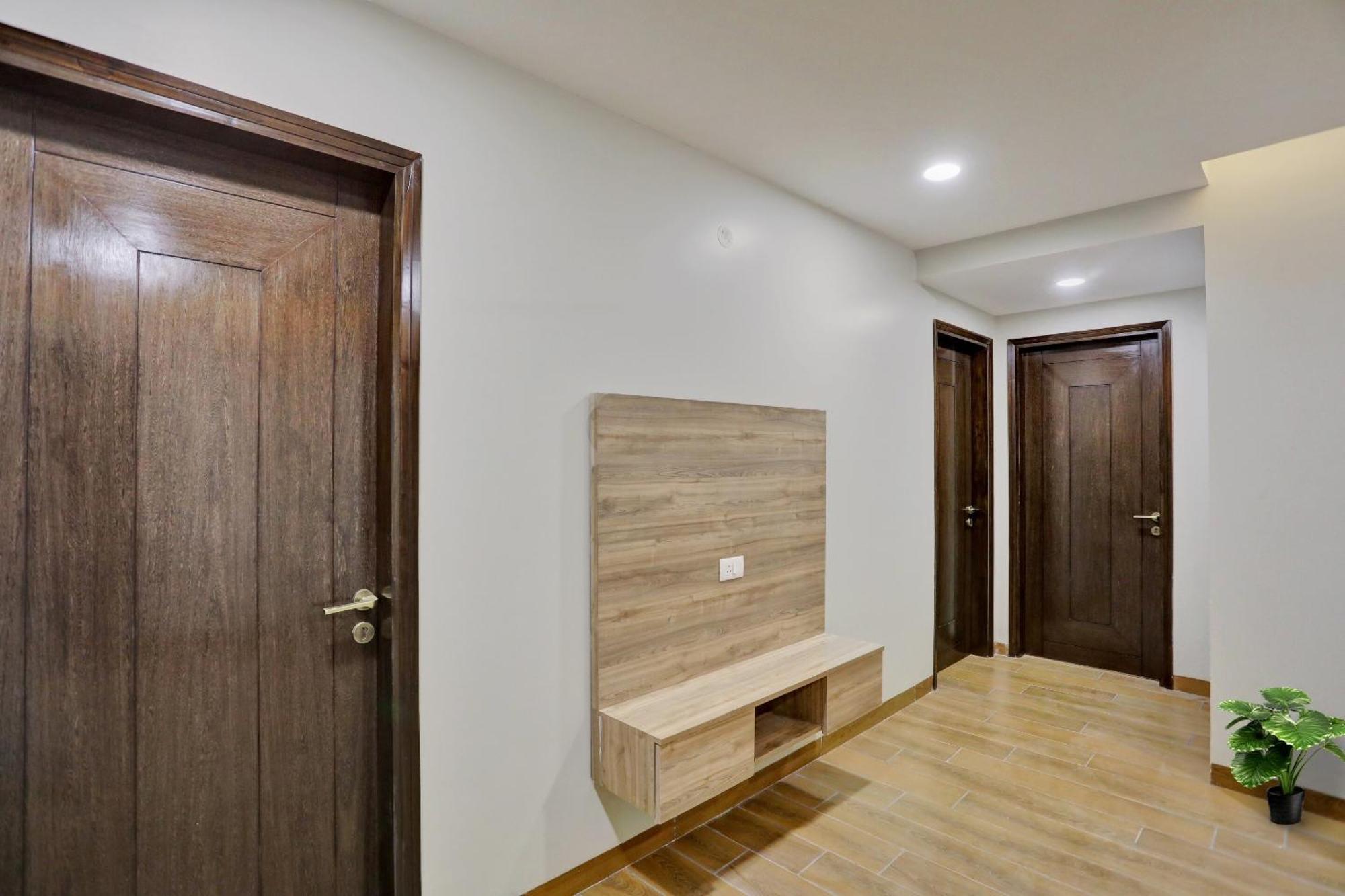 Townhouse Xanthe Hotel Noida Bagian luar foto